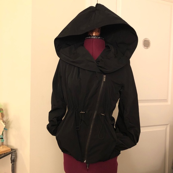 BCBG raincoat - Picture 4 of 5